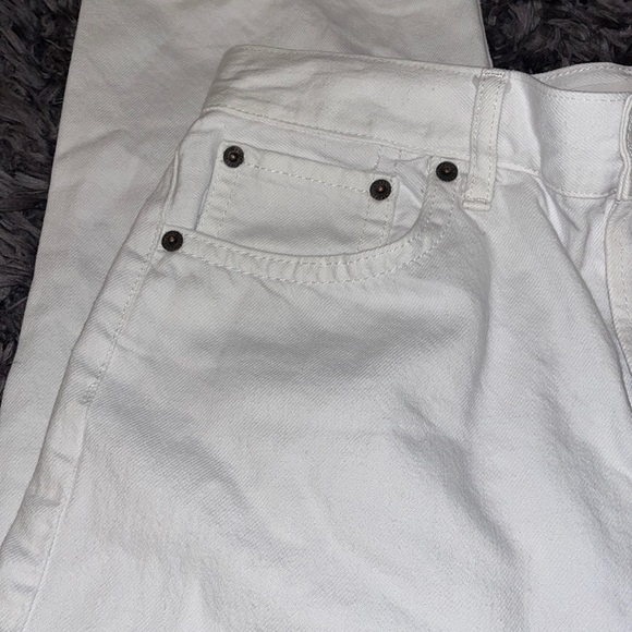 Topshop Dad jean in white waist is 30 length is 30.  Some fraying on hem. - Picture 5 of 7